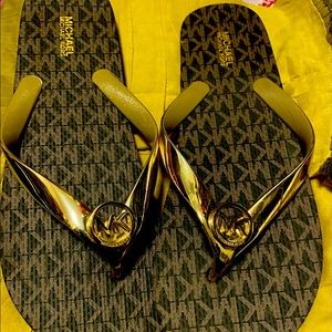 Michael kors flip flops